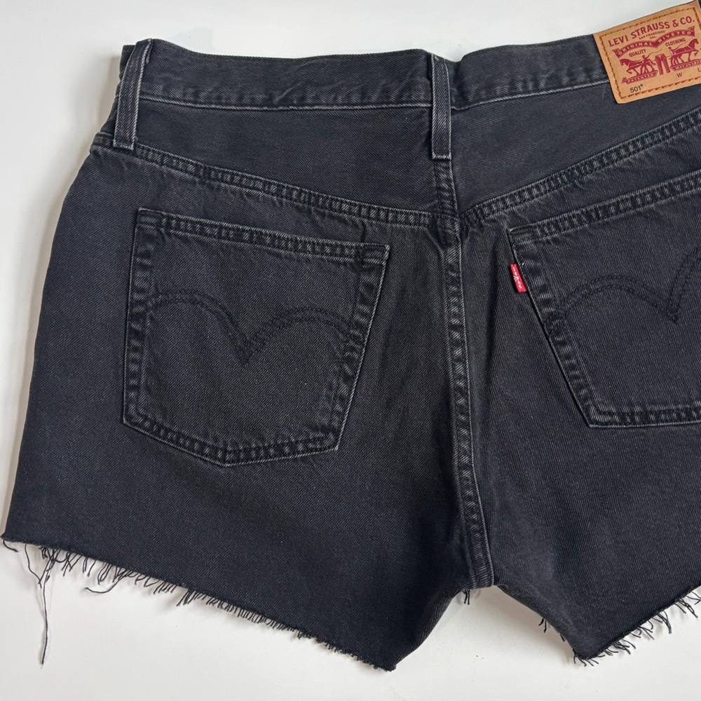 Levi’s 501 High Rise Raw Hem Black Denim Jean Shorts Size 32 - Picture 6 of 15